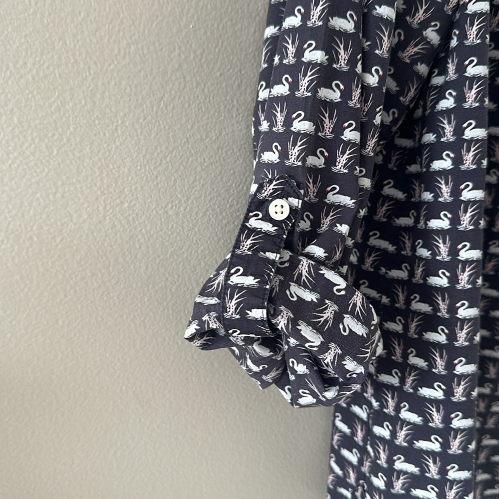 Talbots Blue White Swan Print Cotton Button Down Shirt Size 12 Preppy Classic - Picture 9 of 11